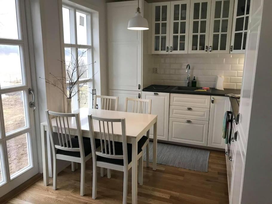 Mysig Stuga Med Sjoetomt, Naera Jaervsoebacken Extérieur photo